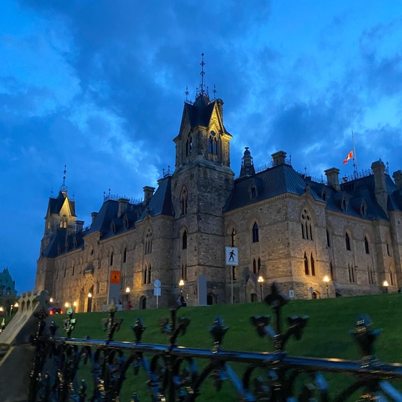 Meet your Posher, Sarah - Picture 1 of 1